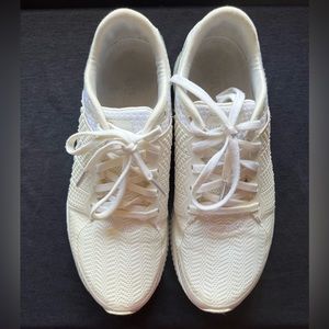 New Balance Tennis Shoes